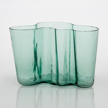 Alvar Aalto, A '9750' vase Karhula Glassworks in production 1937-1949.