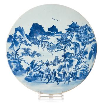 1103. A round porcelain placque, Qing dynasty, 19th Century.