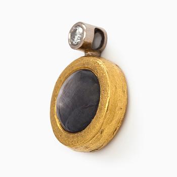 Pendant, cabochon-cut star sapphire, brilliant-cut diamond, 18K gold.
