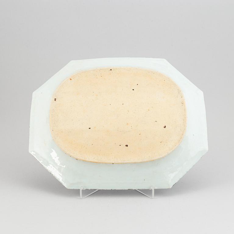 STEKFAT, kompaniporslin. Qingdynastin, Qianlong (1736-95).