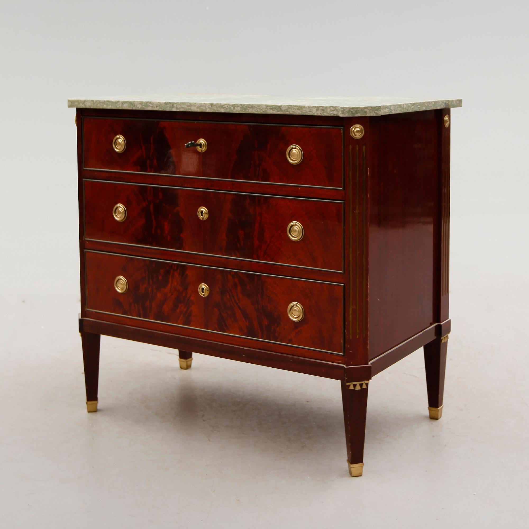 BYRÅ, gustaviansk stil, 1900-talets mitt.