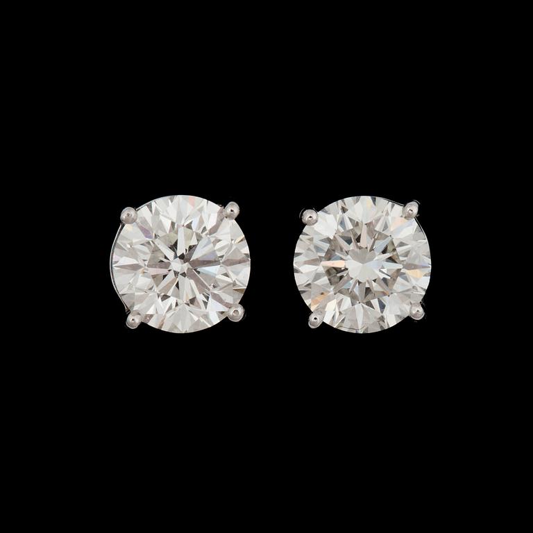 ÖRHÄNGEN med briljantslipade diamanter 2.00 ct samt 2.00 ct. G-H/VS2.