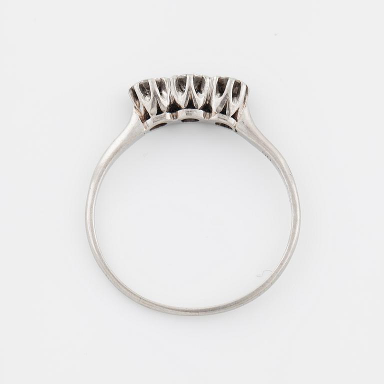 RING, med briljantslipade diamanter 0.50 ct, CG Hallberg, Stockholm.