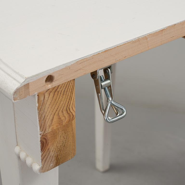 A late 20th century Gustavian style diningtable.
