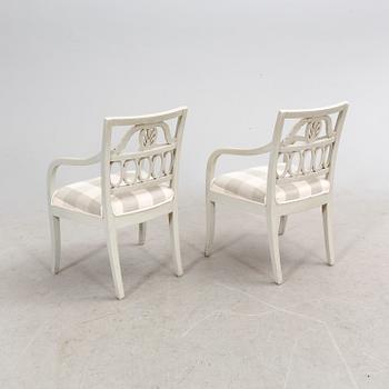 Karmstolar, ett par, gustaviansk stil, omkring 1900.