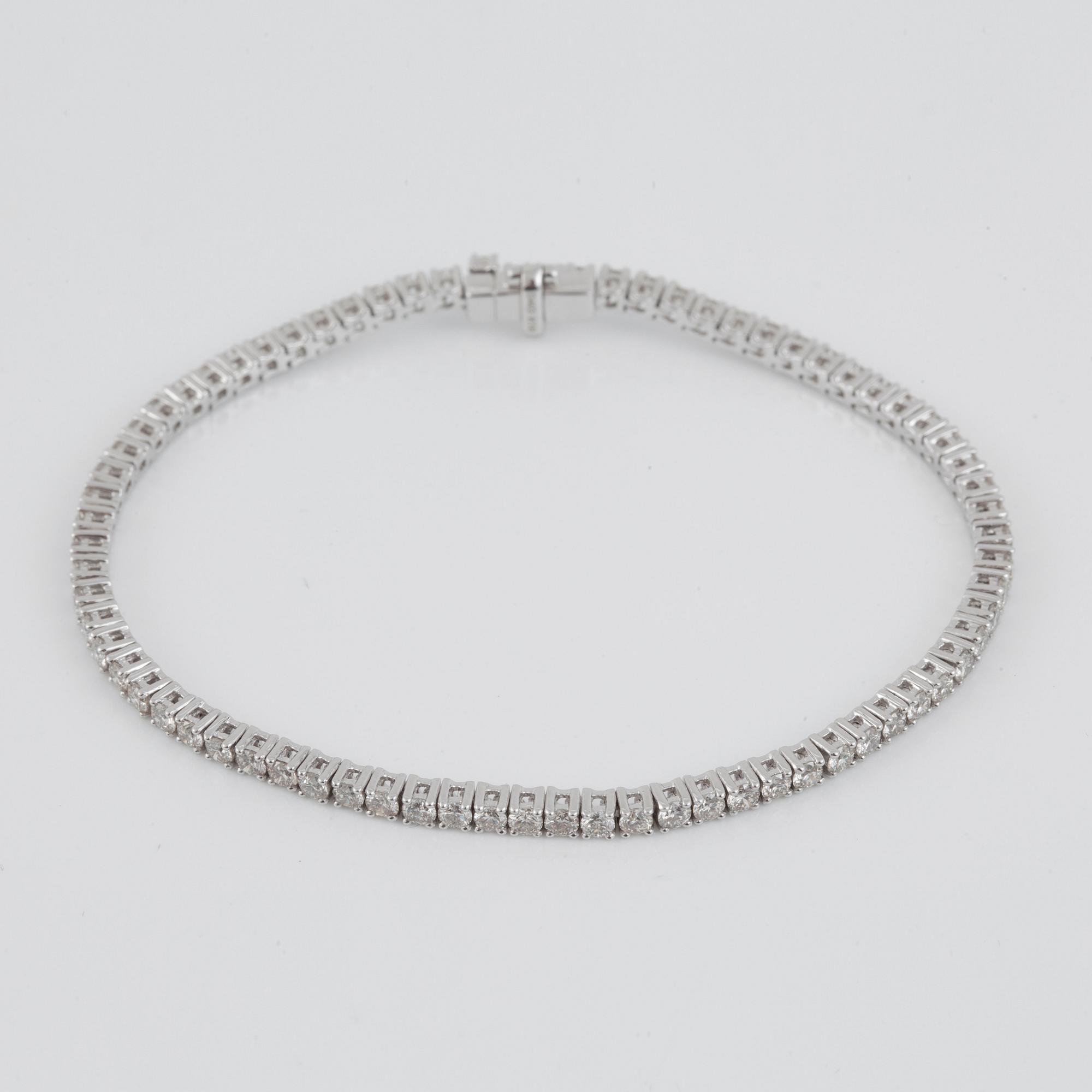 A diamond bracelet, circa 4.00 cts in total.
