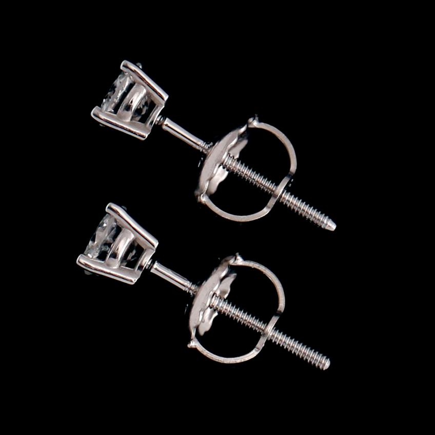 ÖRHÄNGEN, 1 par, 14 k vitguld, briljantslipade diamanter tot 0.33 ct.