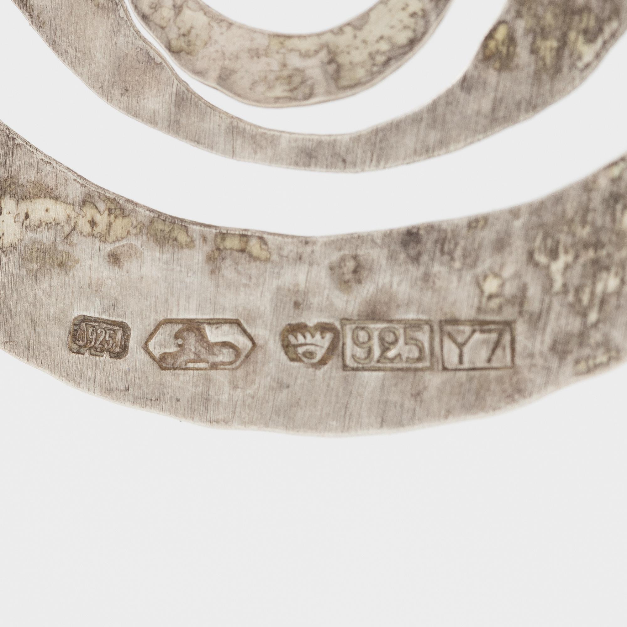 Tapio Wirkkala, hänge "Äpple", sterlingsilver, Kultakeskus, Tavastehus 1976, med kedja silver.