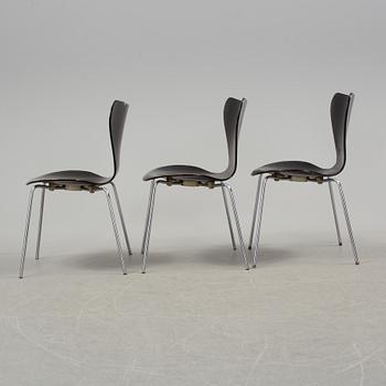 ARNE JACOBSEN, three chairs, "Sjuan", Fritz Hansen, 1974.