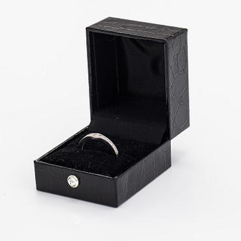 Ring, platina, diamanter ca 0.31 ct tot. Torbjörn Tillander, Helsingfors 2011.