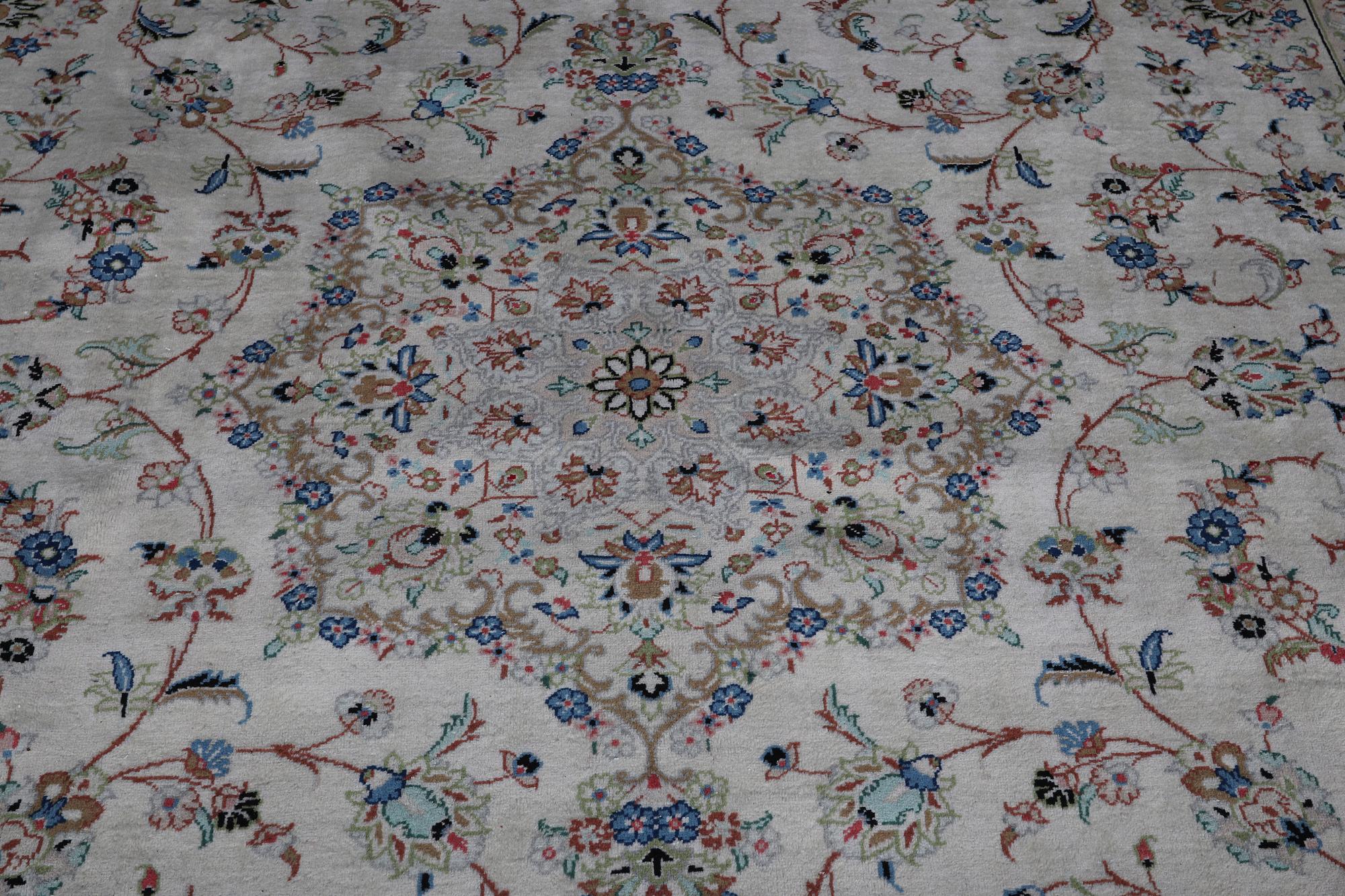 A CARPET, Kashan, signerad Kashan Frothan, ca 390 x 295 cm.