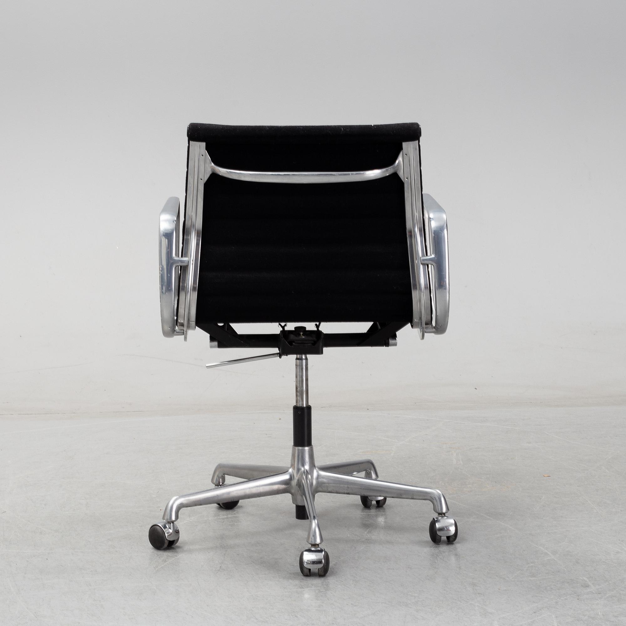 Charles & Ray Eames, 'EA 107' office chair for Herman Miller.