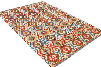 A Kilim carpet, c. 301 x 203 cm.