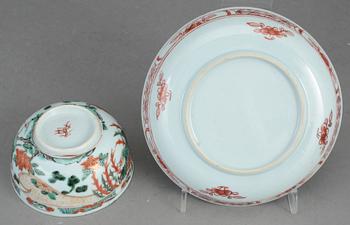TALLRIKAR, 3 st, och KOPP med FAT, porslin, Kina, 1700-tal.