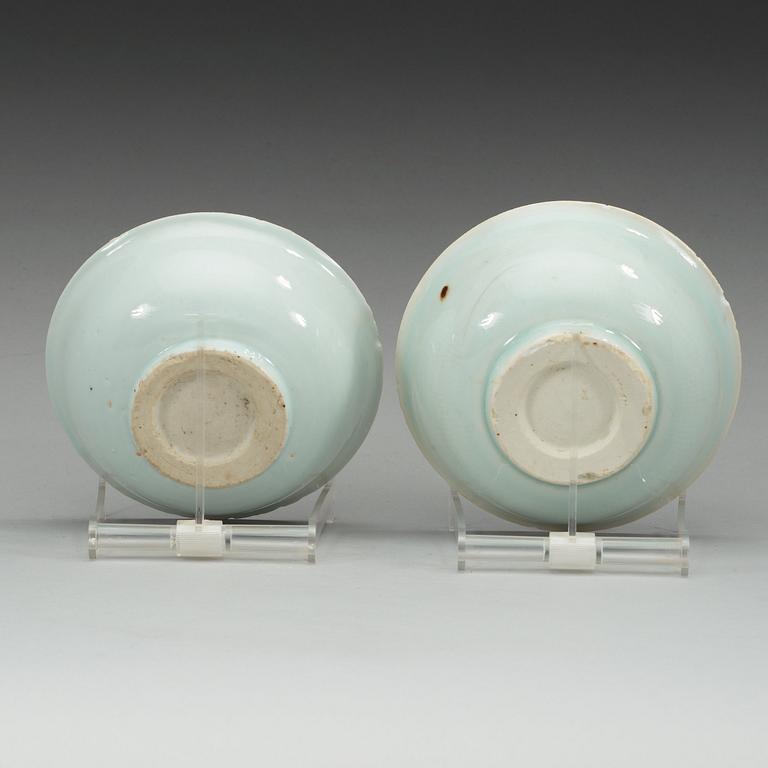 A pair of blue and white bowls, Ming dynasty, Wanli (1572-1620).