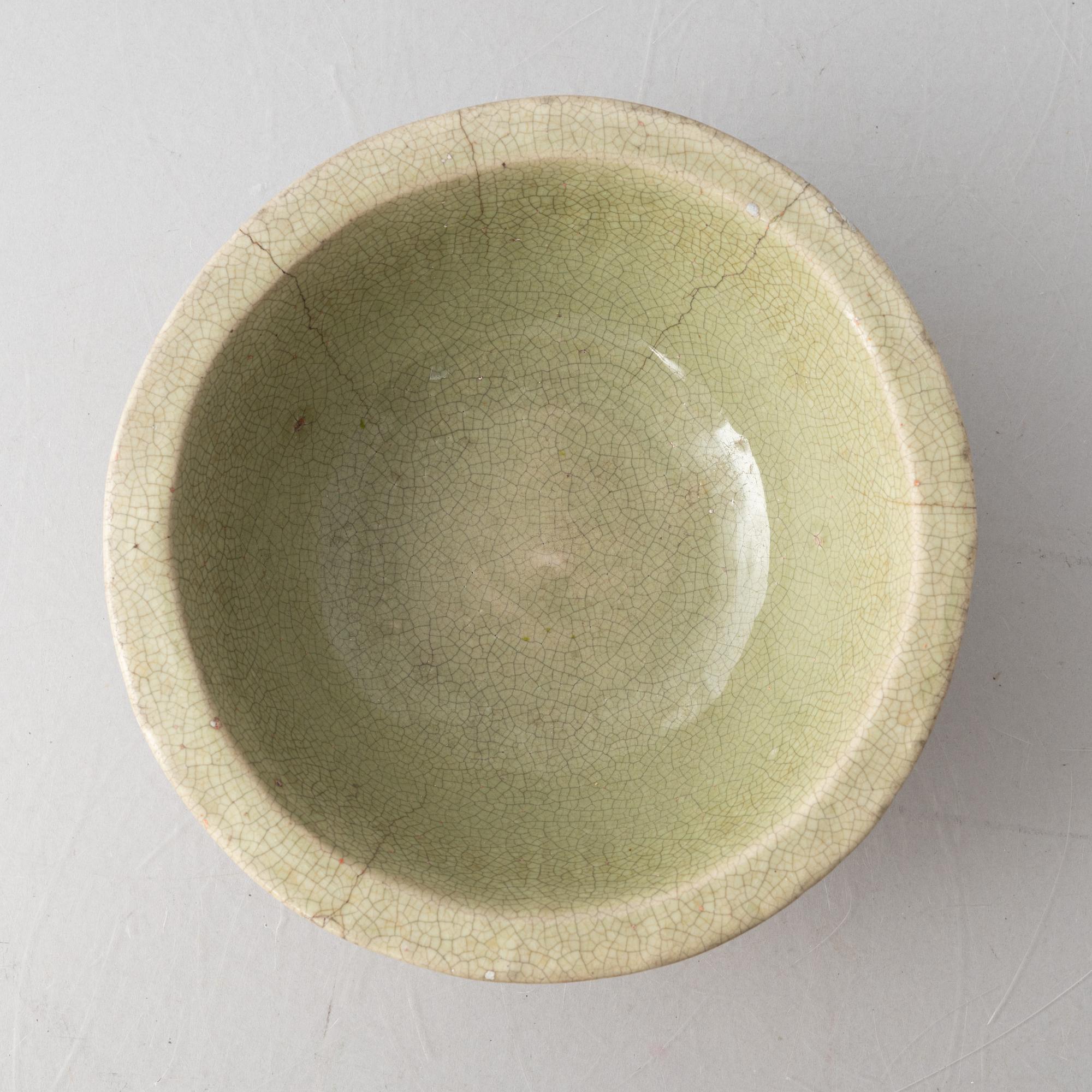 Bowl, celadon, stoneware, China, Qing dynasty, 19th century.