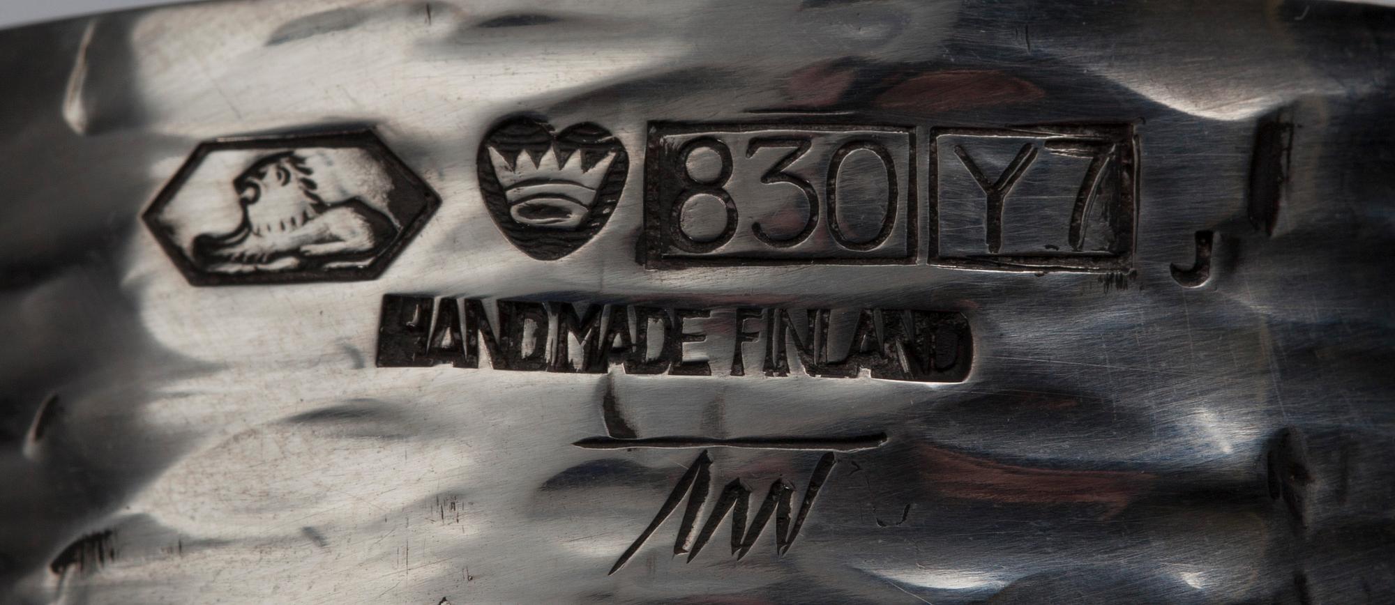 KANNA MED 4 BÄGARE, sterling silver, Tapio Wirkkala, signerade TW, Kultakeskus 1970. Handgjorda. Vikt 1542 g.