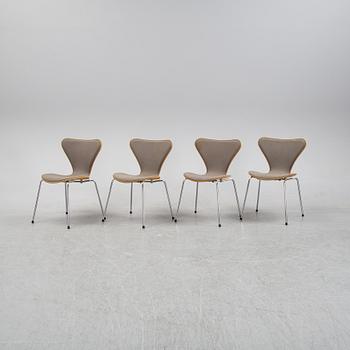 Arne Jacobsen, stolar, 4 st,
”Sjuan” för Fritz Hansen, Danmark, 1990.