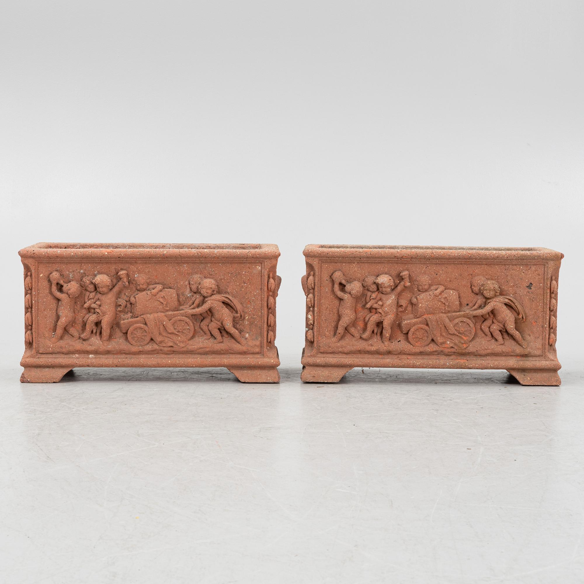 A pair of terracotta garden pots, 20th/21st Century.