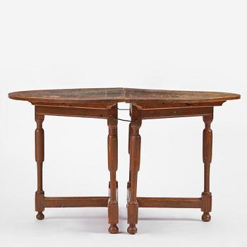 A Swedish D-end baroque dining table, early 18th century.
