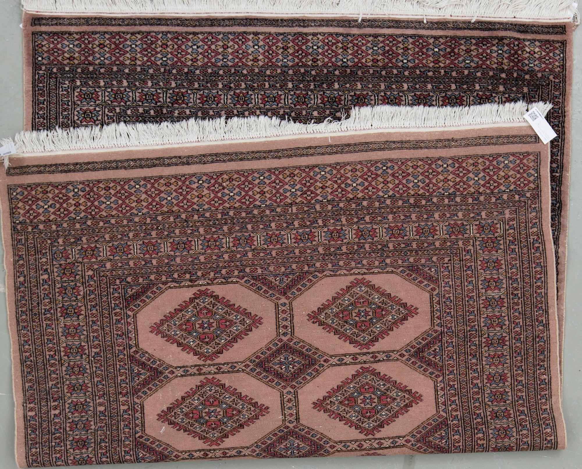MATTA, Tekke Bochara. Ca 142 x 211 cm.