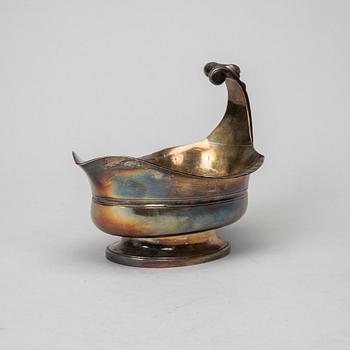 A silver sauce bowl, Copenhagem Denmark, 1916, after a french 18th century sauce bowl.