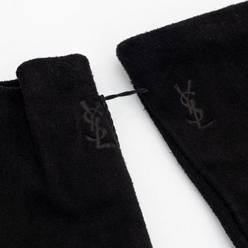 Yves Saint Laurent, a pair of long suede gloves, size 6.