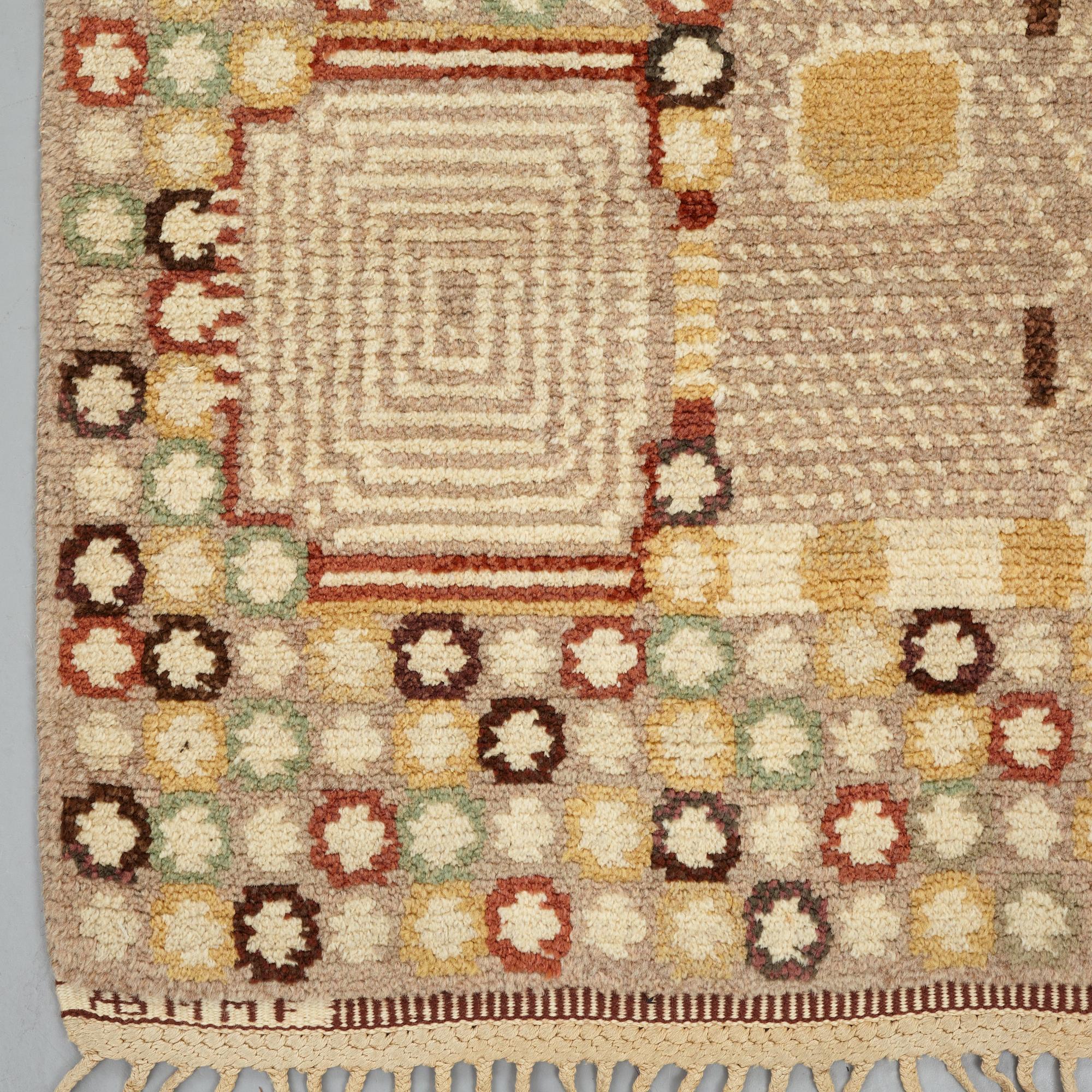 Barbro Nilsson, matto, "Krabban, grå", knotted pile, ca 272-277 x 178,5-183 cm, signed AB MMF BN.