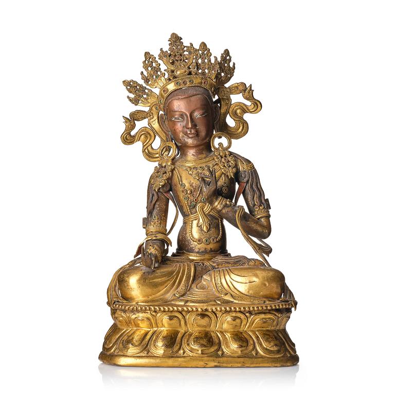 Bodhisattva, förgylld koppar i repousse teknik. Mongoliet, Dolonnor, ca 1800.