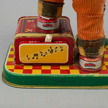 A JAPANESE TIN TOY, mid 20th century.