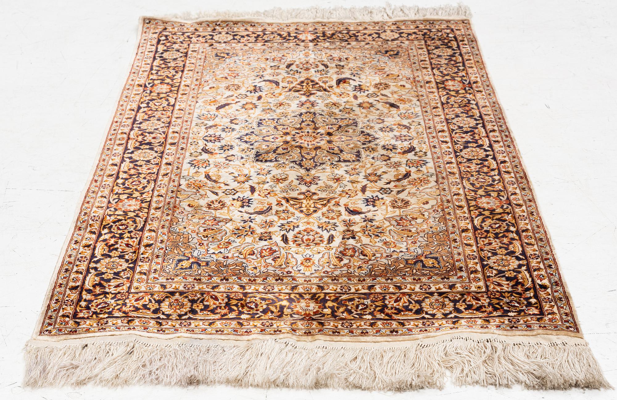Carpet, silk Ghom, approx. 155 x 93 cm.