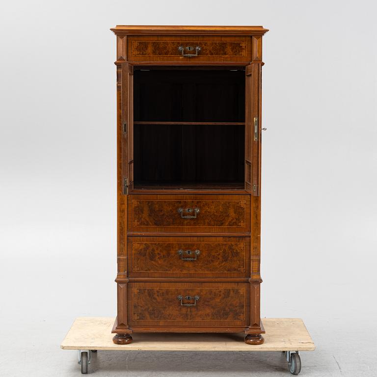 A dresser with cabinet, early 20th century.