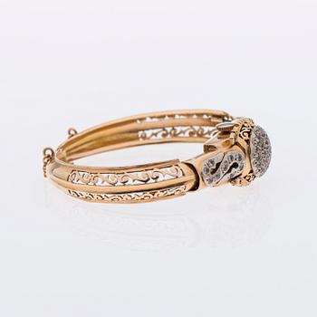 ARMBAND / ARMBANDSUR, 18K guld, åttkantslipade diamanter.