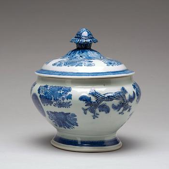 A blue and white Fitz-Hugh tureen with cover, Qing dynasty, about 1800.