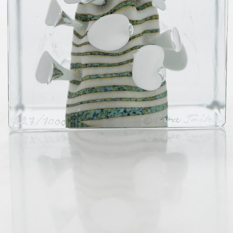 Oiva Toikka, an annual glass cube, signed Oiva Toikka Nuutajärvi 1981 and numbered 227/1000.