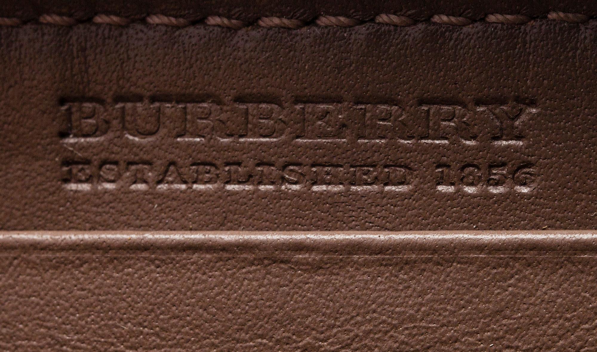 PLÅNBOK, Burberry.