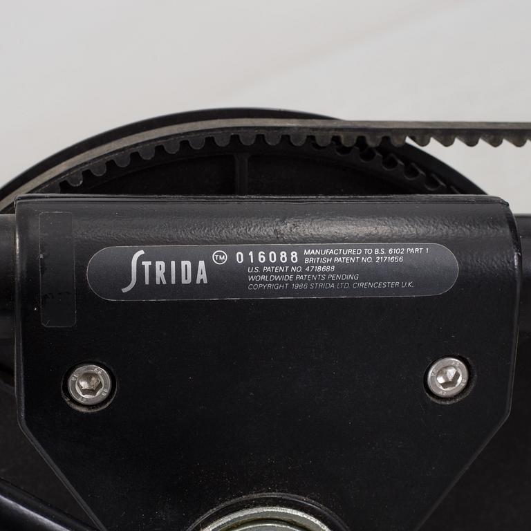 A foldable Strida bike.