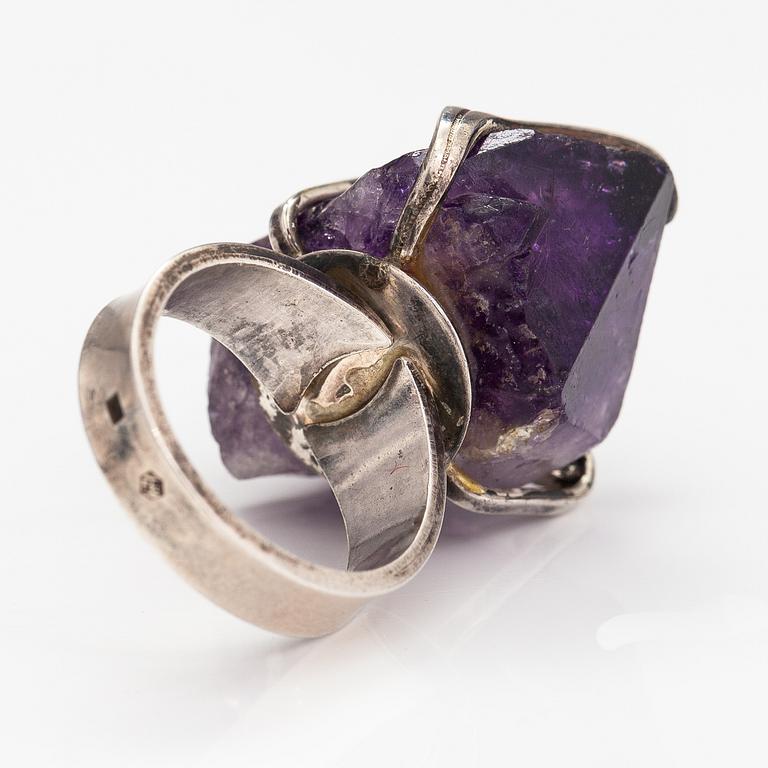 A silver ring with an amethyst.