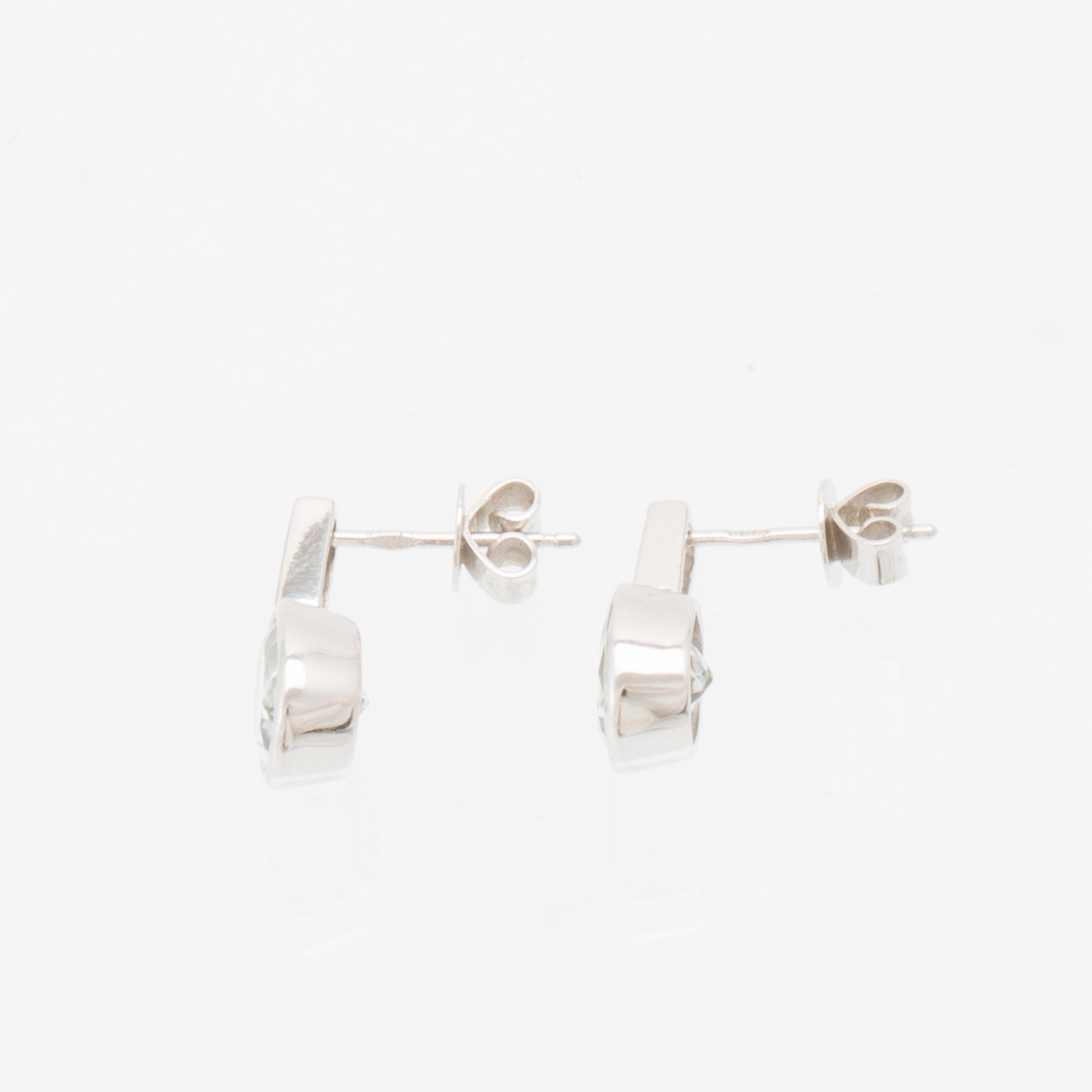 Örhängen 18K vitguld med ovalt fasetterade akvamariner samt runda briljantslipade diamanter.