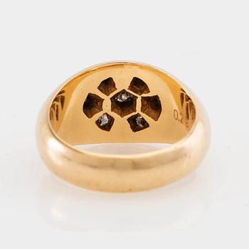 Ring, 18K gold set with round brilliant-cut diamonds.