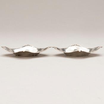 TIFFANY & CO, A set of twelve butter pat dishes and two spoons, sterling silver, first half of the 20th Century.