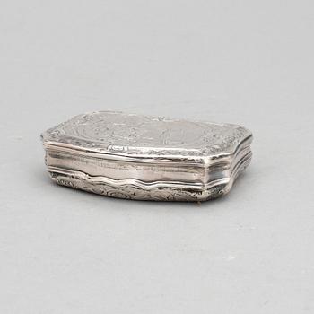 DOSA, silver, Rokoko, 1700-talets mitt. Vikt 103 g.