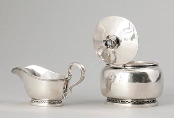 SOCKERSKRIN SAMT GRÄDDKANNA, silver, K. Anderson, Stockholm. Totalvikt ca 500 g.