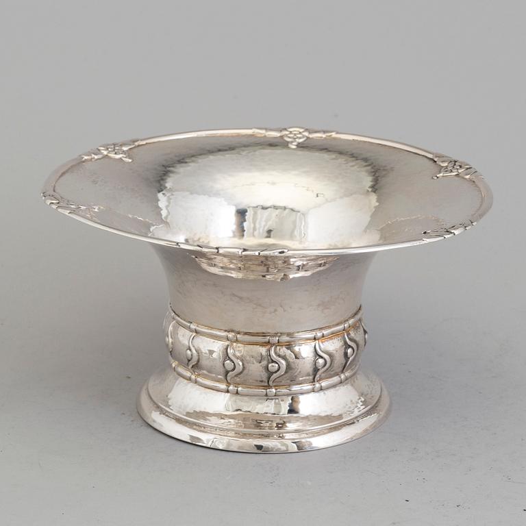 A Danish Art Nouveau silver bowl, maker's mark Georg Albert Halling, Copenhagen 1919.