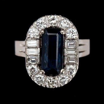 RING, vitguld 18K, safir 1,42 ct och diamanter tot. 1,42 ct. Vikt 35,2 g. Intyg.