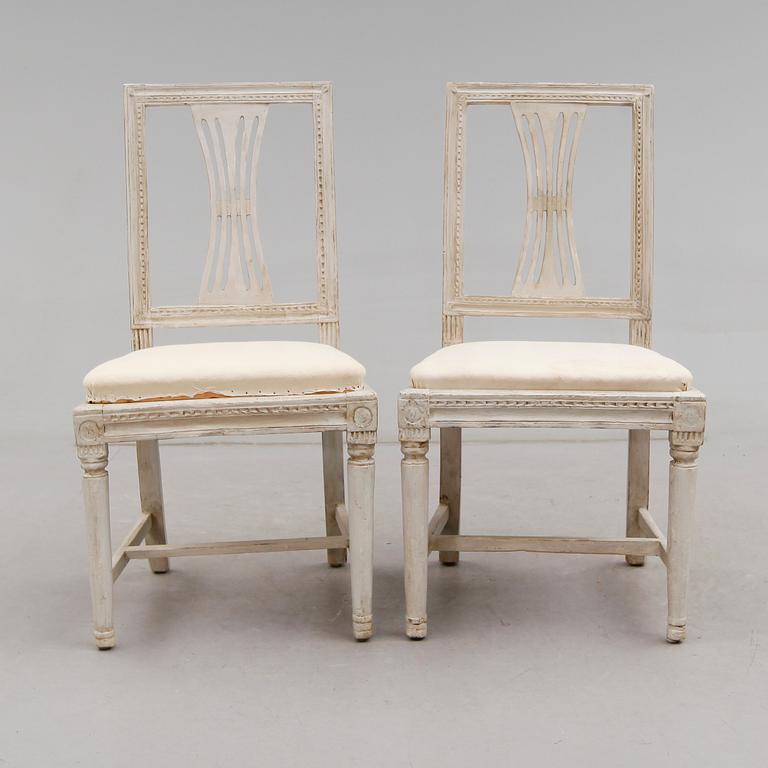 STOLAR, 2 st, sengustavianska, omkring år 1800.