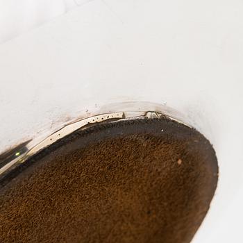 Pekka Piekäinen, two bowls in sterlingsilver och silver, Tarkiainen, Helsinki 1988 and Auran Kultaseppä, Turku 1978.