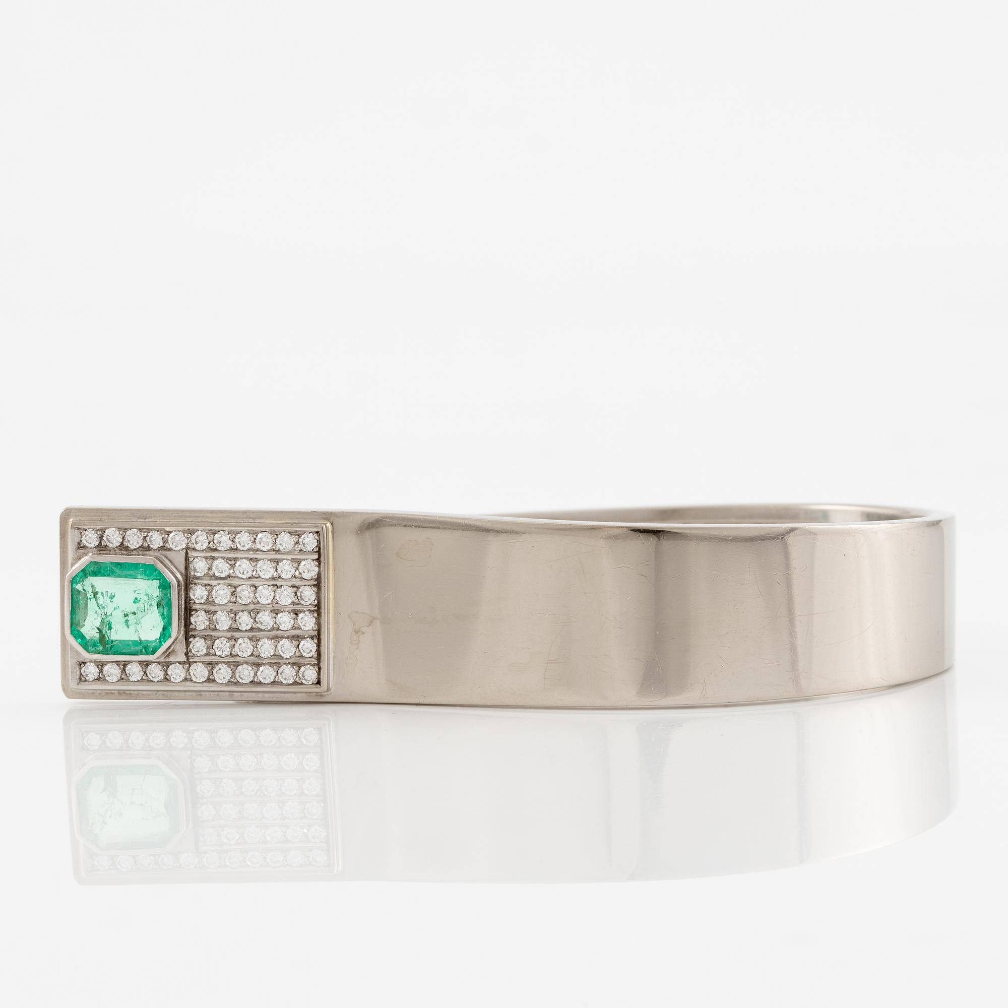 A Sigurd Persson bracelet 18K white gold with a faceted emerald and round brilliant-cut diamonds, Stockholm 1974.