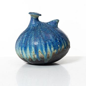 Francesca Mascitti-Lindh, a chamotte stoneware vase, Arabia, Finland.