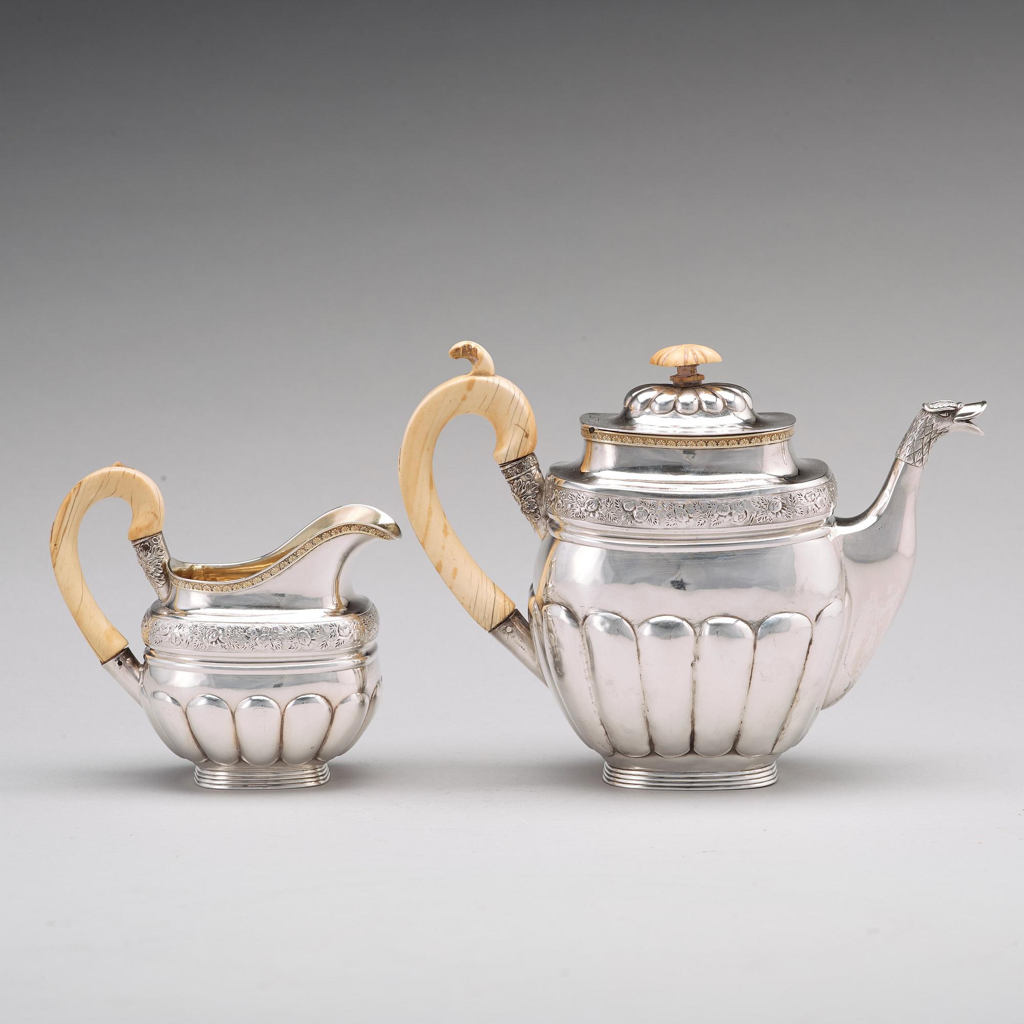 Gustav Lindgren, kaffekanna och gräddkanna, silver, S:t Petersburg 1827.